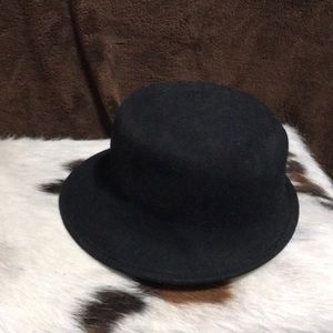 Black Felt LandsEnd Ladies Hat.